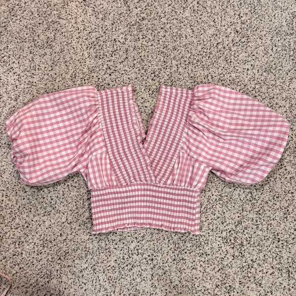 A&F PINK GINGHAM CROP TOP
M - Picture 8 of 11